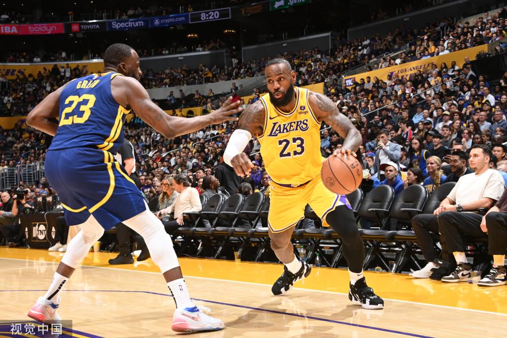 扮演一个不 扮演一个不